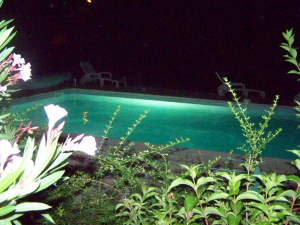 Piscine chauffée dans le gîte en aveyron